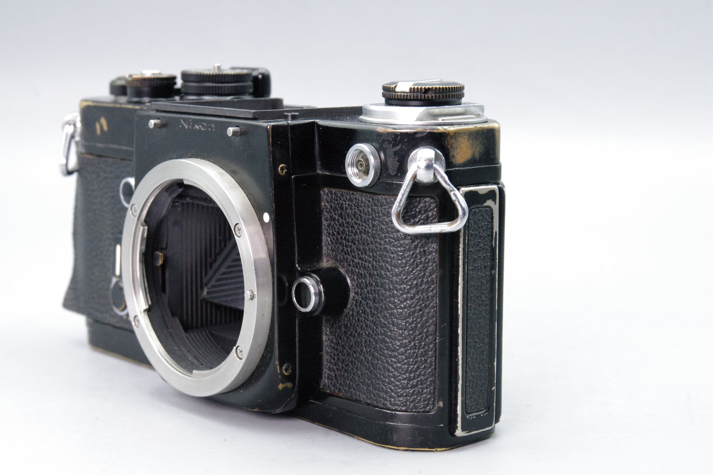 Nikon F2 35mm SLR Camera Body – No Viewfinder – Shutter Working
