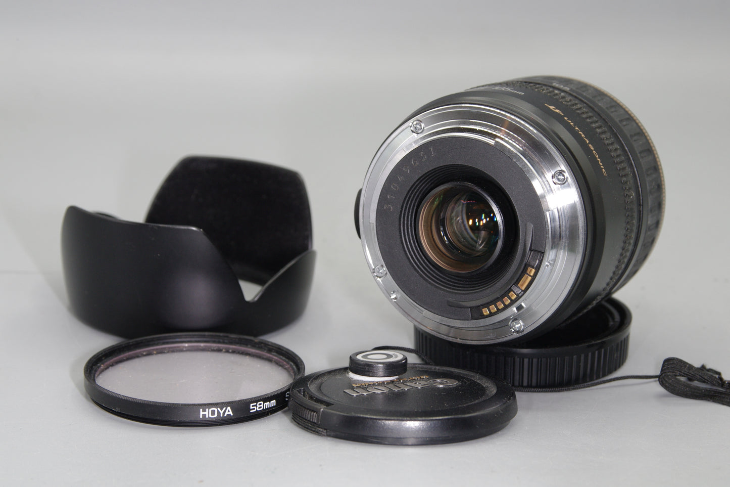 Canon EF 28-105mm F/3.5-4.5 Ultrasonic AF Zoom Lens with Caps and Hood