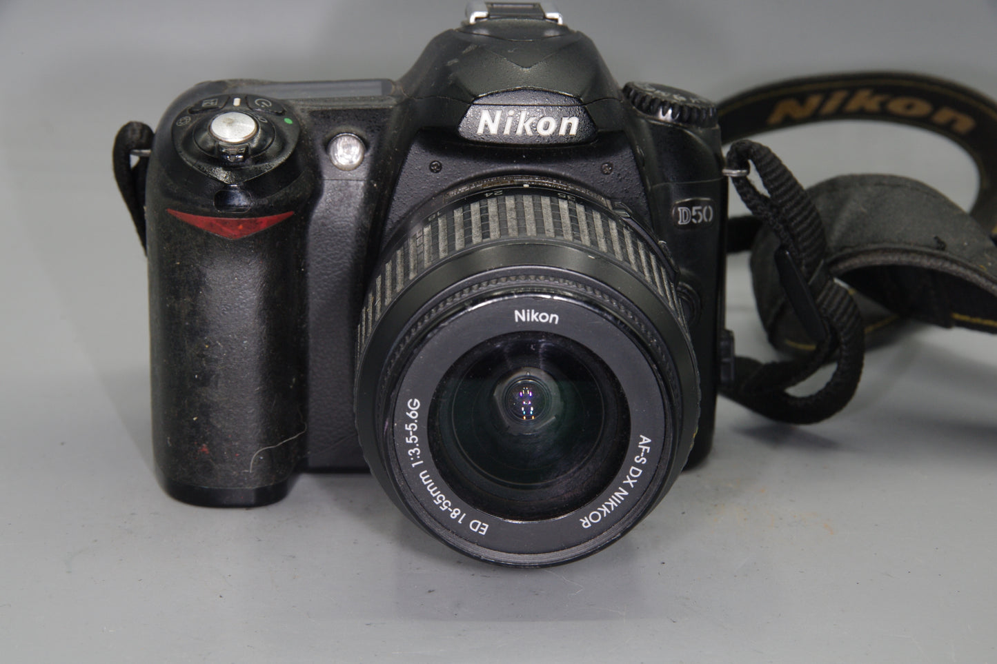 Nikon D50 DSLR 6.1MP + 18-55mm Lens – Tatty Body, Loose Mount – but working