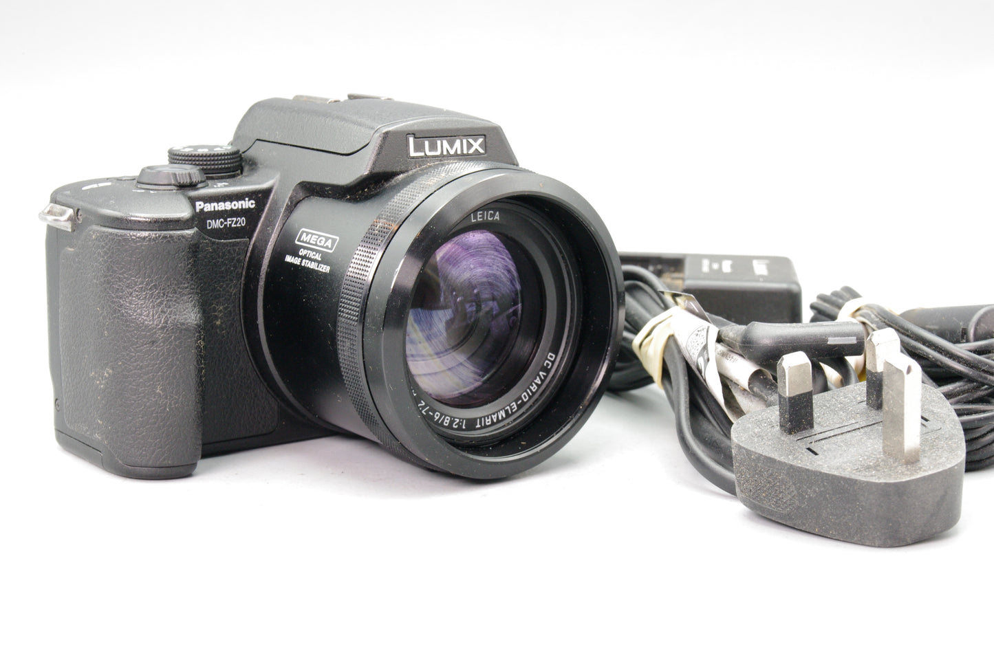 Panasonic Lumix DMC‑FZ20 Bridge Camera – 12x Zoom – Tested – Charger – VGC