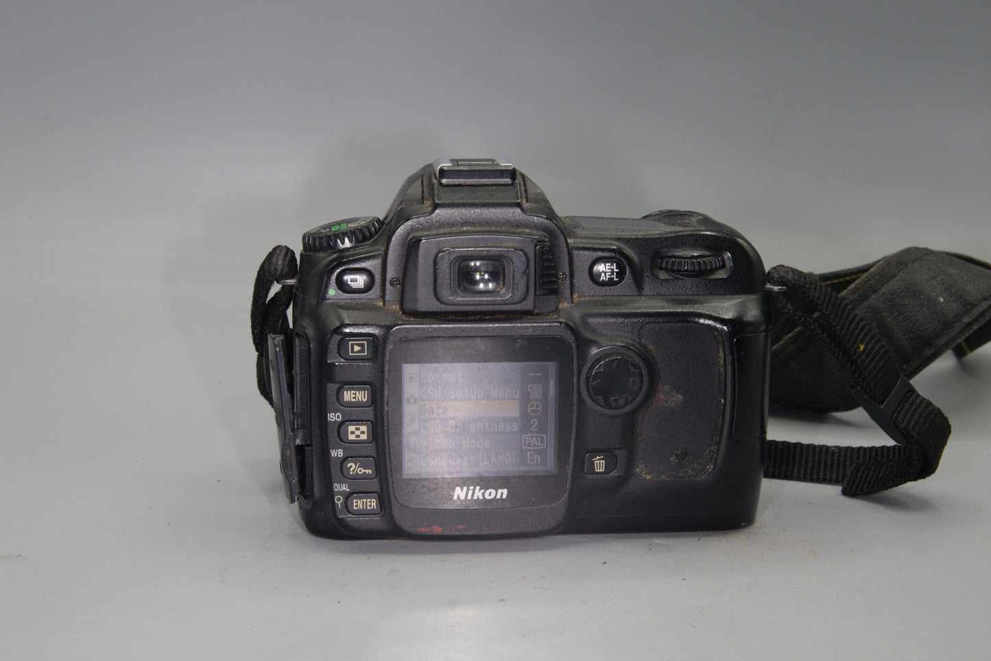 Nikon D50 DSLR 6.1MP + 18-55mm Lens – Tatty Body, Loose Mount – but working