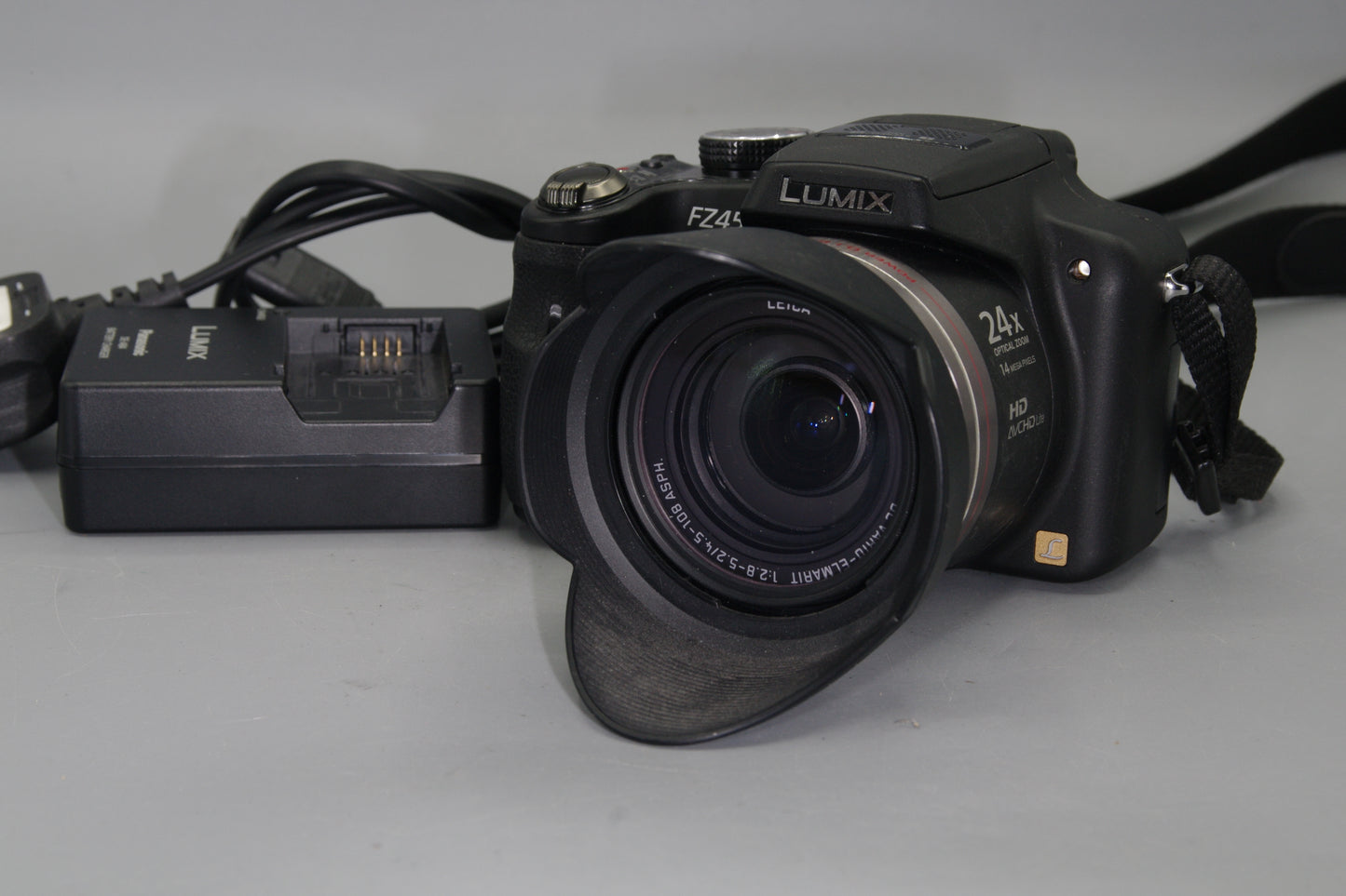 Lumix FZ45 14MP 24X Zoom Digital Bridge Camera - Excellent