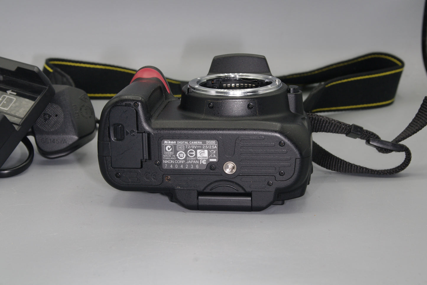 Nikon D5000 12.3MP DSLR +Battery + Charger - Excellent - SC/2627