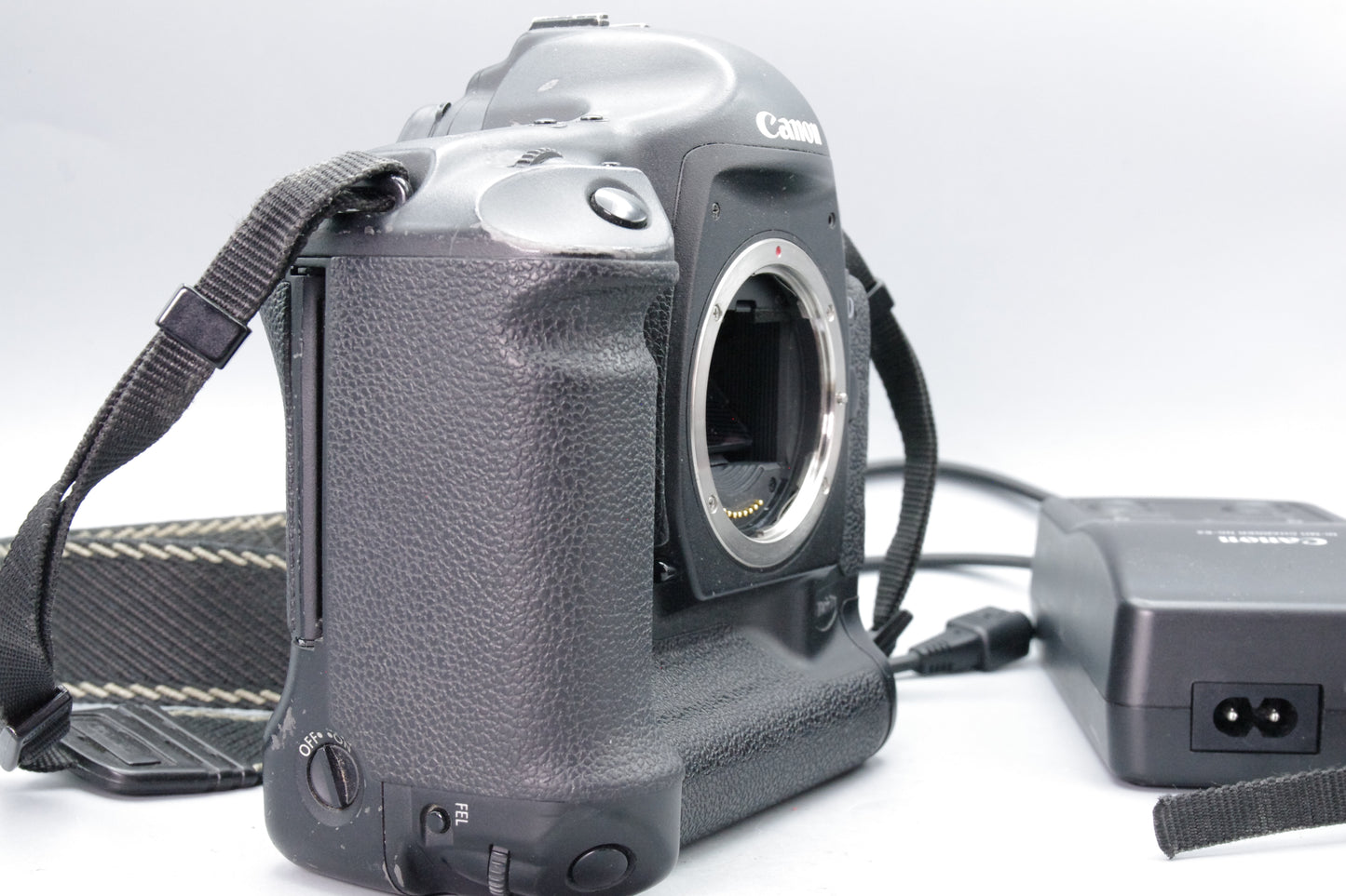 Canon EOS‑1D Mark II N DSLR Camera – Tested & Working – With Charger