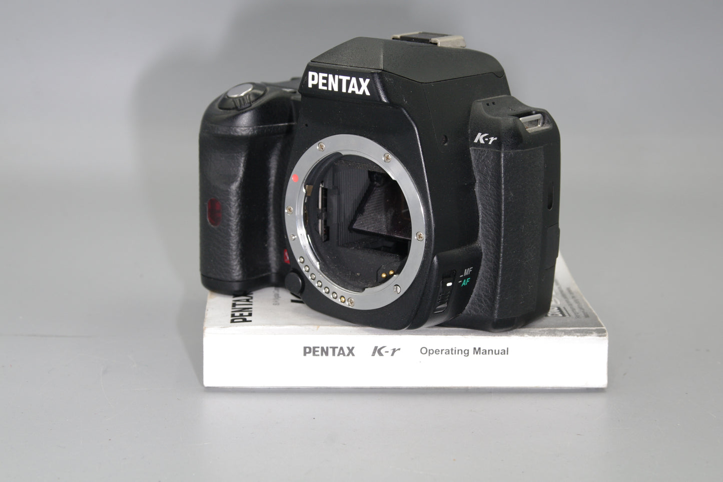 Pentax K-r 12.4MP DSLR - Very Low Shutter Count 4761