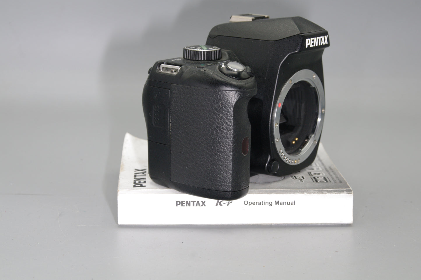 Pentax K-r 12.4MP DSLR - Very Low Shutter Count 4761