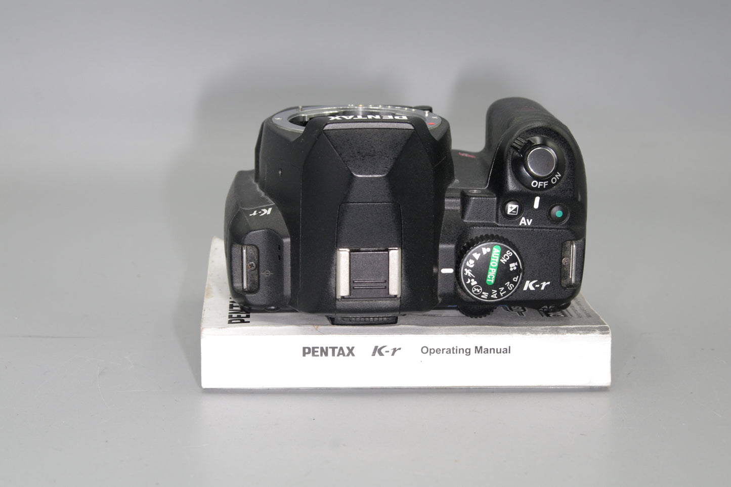 Pentax K-r 12.4MP DSLR - Very Low Shutter Count 4761