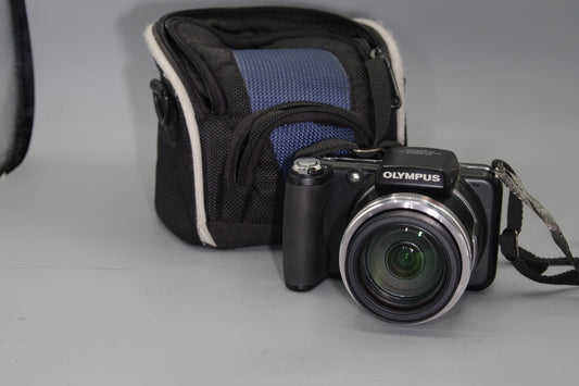 Olympus SP-800UZ 14MP 30X Zoom Digital  Bridge Camera