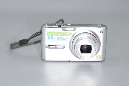 Panasonic Lumix DMC-FX07 7.2MP Digital Compact