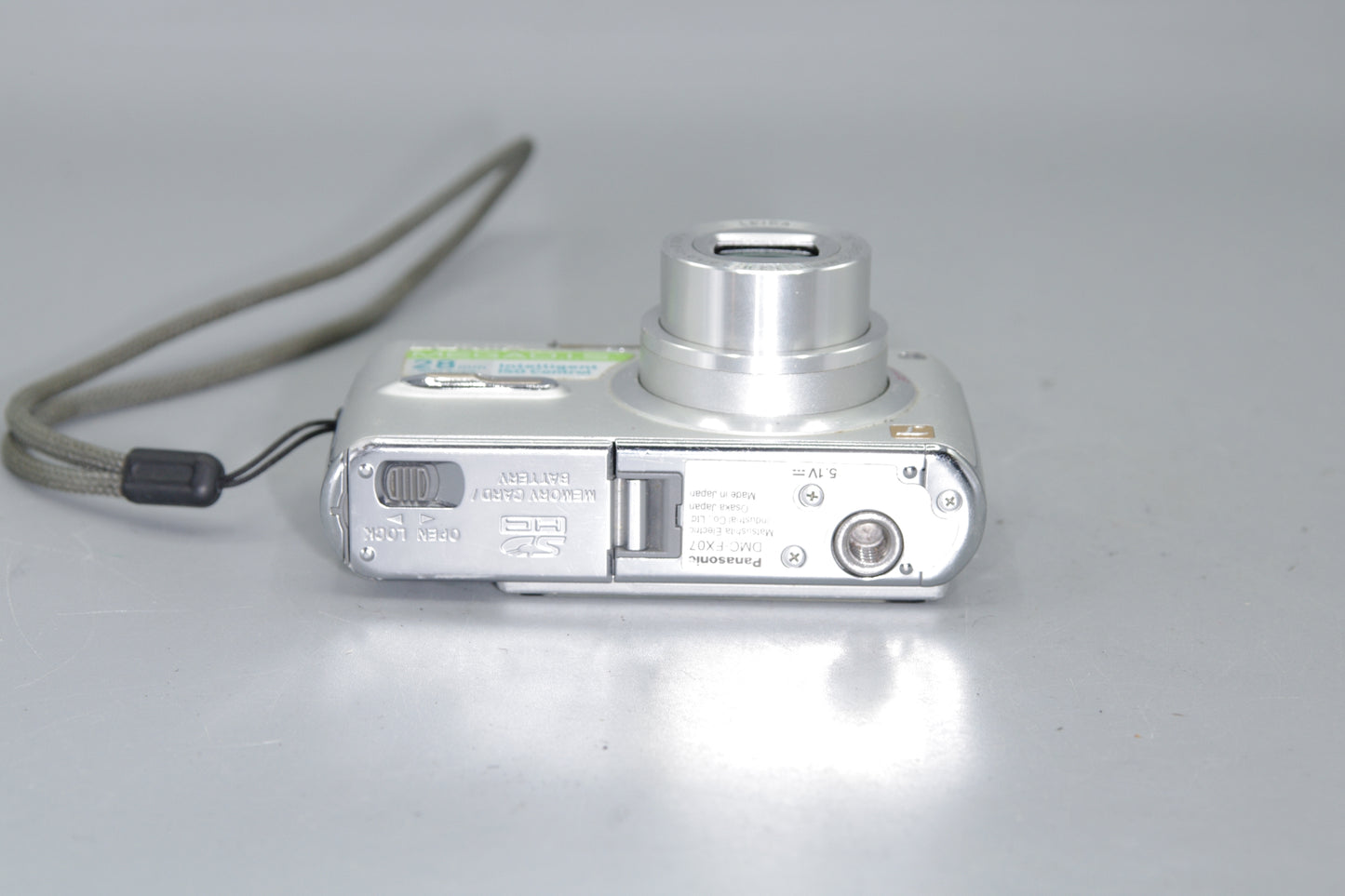 Panasonic Lumix DMC-FX07 7.2MP Digital Compact