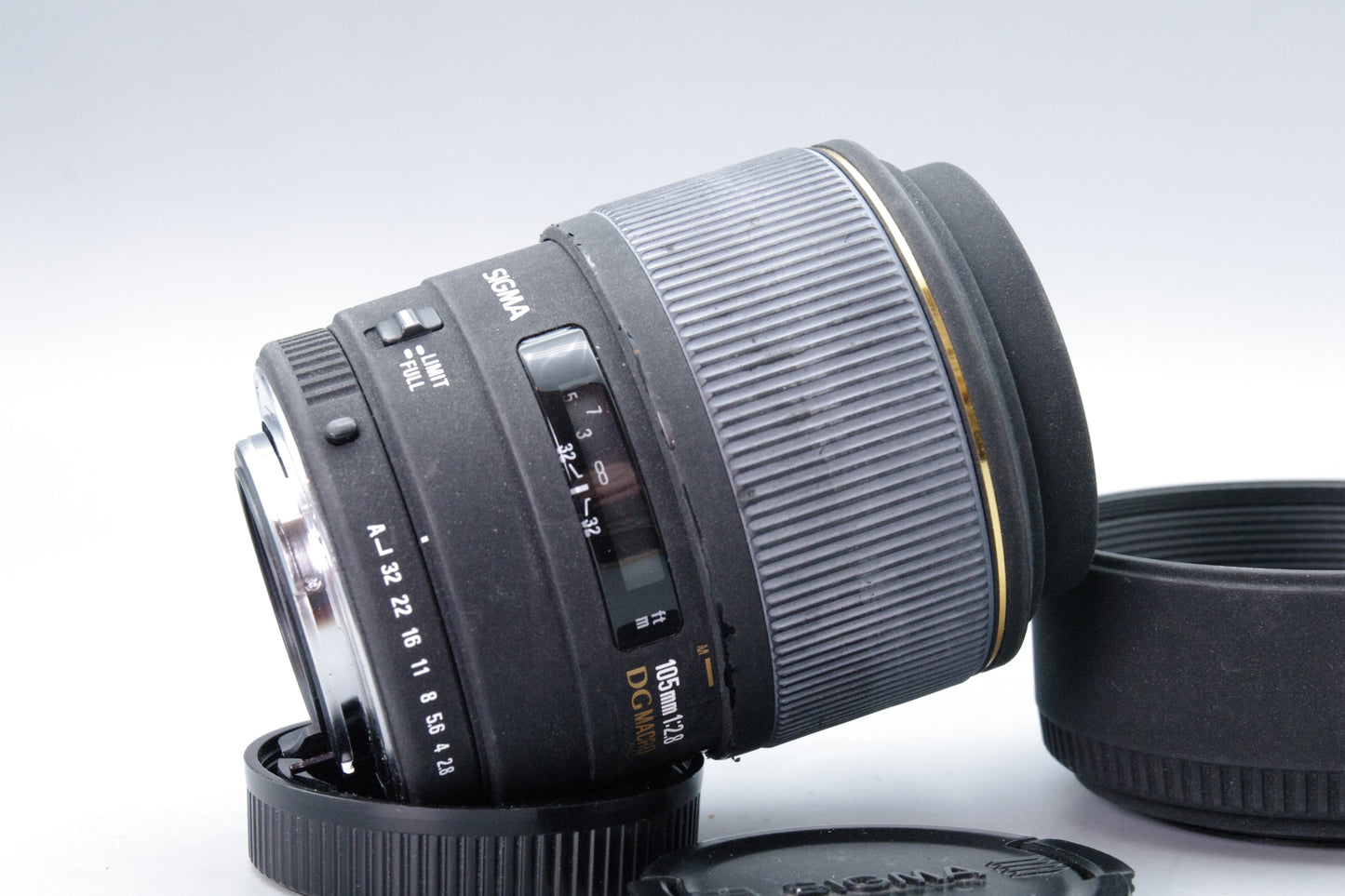 Sigma 105mm f/2.8 DG Macro Lens – Pentax K Mount – Excellent with Hood & Caps