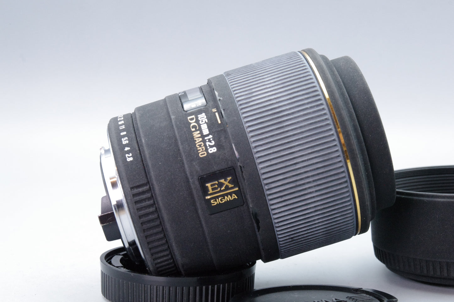 Sigma 105mm f/2.8 DG Macro Lens – Pentax K Mount – Excellent with Hood & Caps