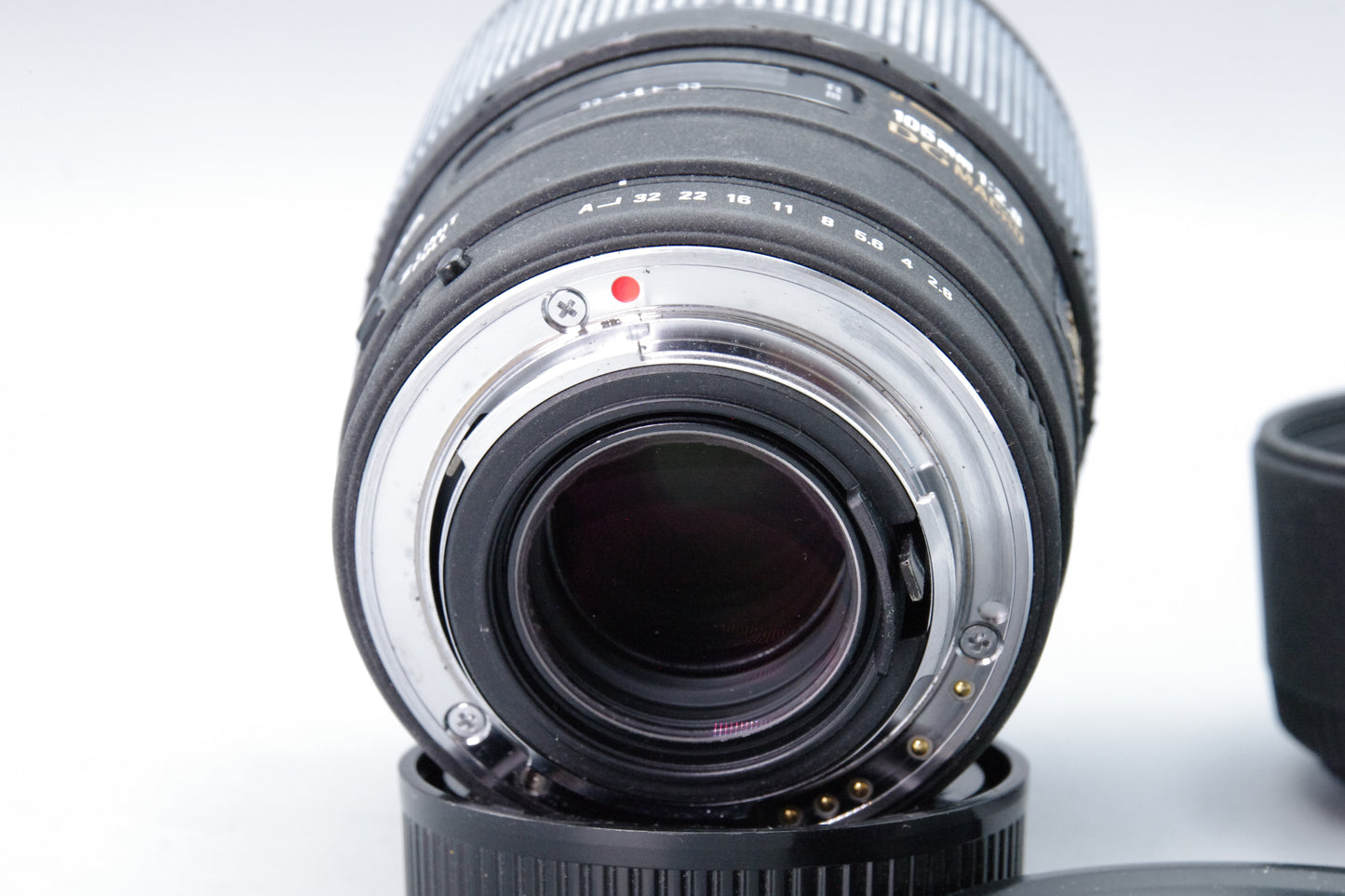 Sigma 105mm f/2.8 DG Macro Lens – Pentax K Mount – Excellent with Hood & Caps