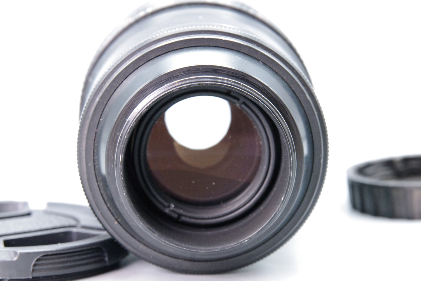 Pentacon 200mm f/4 Telephoto Lens – M42 Mount – Very Good Condition