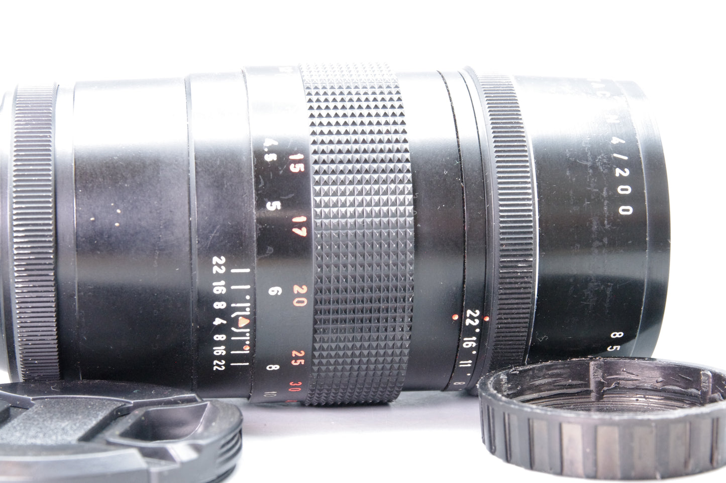 Pentacon 200mm f/4 Telephoto Lens – M42 Mount – Very Good Condition
