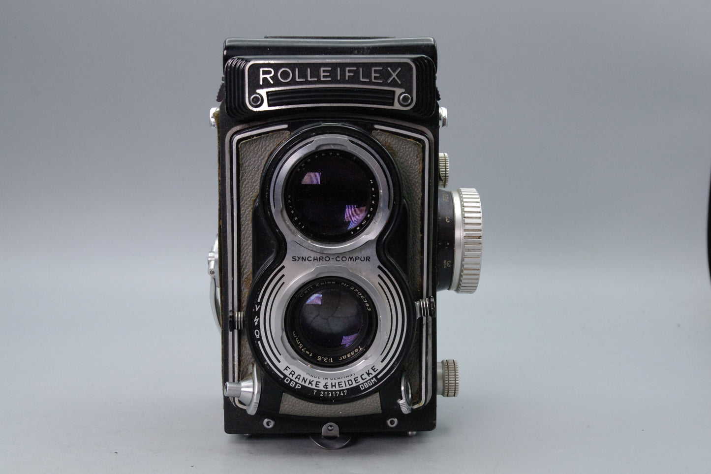 Rolleiflex 3.5 T TLR with 75mm f/3.5 Tessar Lens – Grey – Very Good