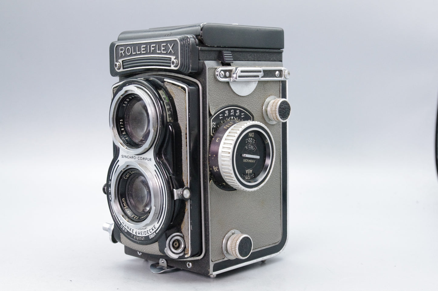 Rolleiflex 3.5 T TLR with 75mm f/3.5 Tessar Lens – Grey – Very Good