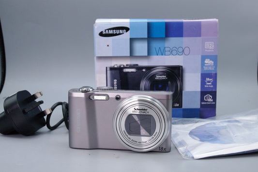 Samsung WB690 12MP Smart Camera – Boxed – Excellent Condition – Black