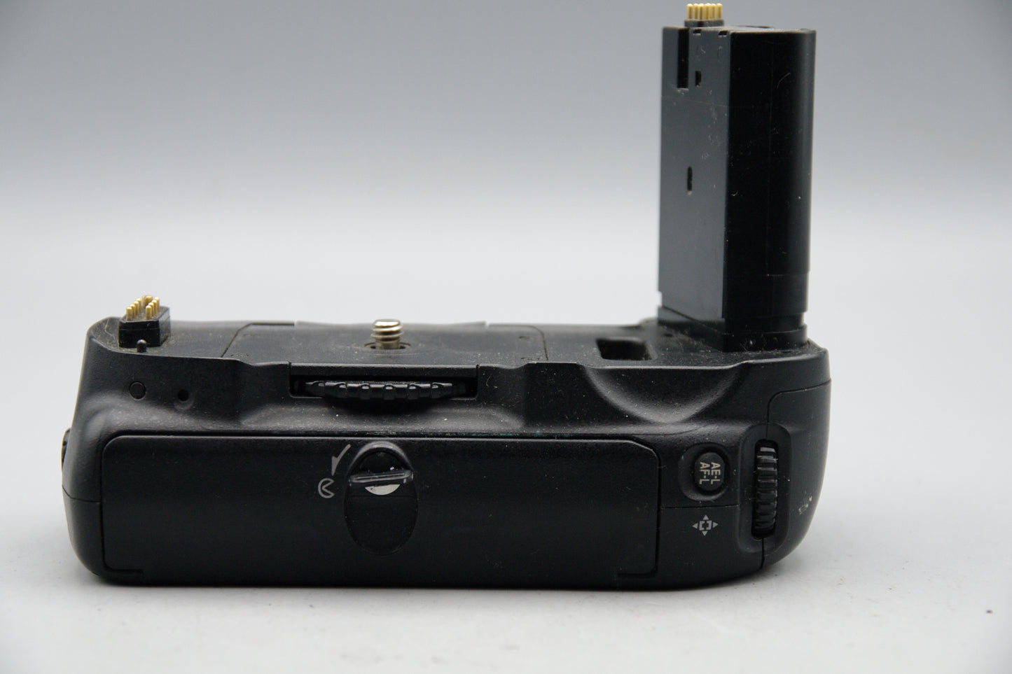 Nikon MB‑D100 Battery Grip – For Nikon D100 – Tested – Very Good Condition