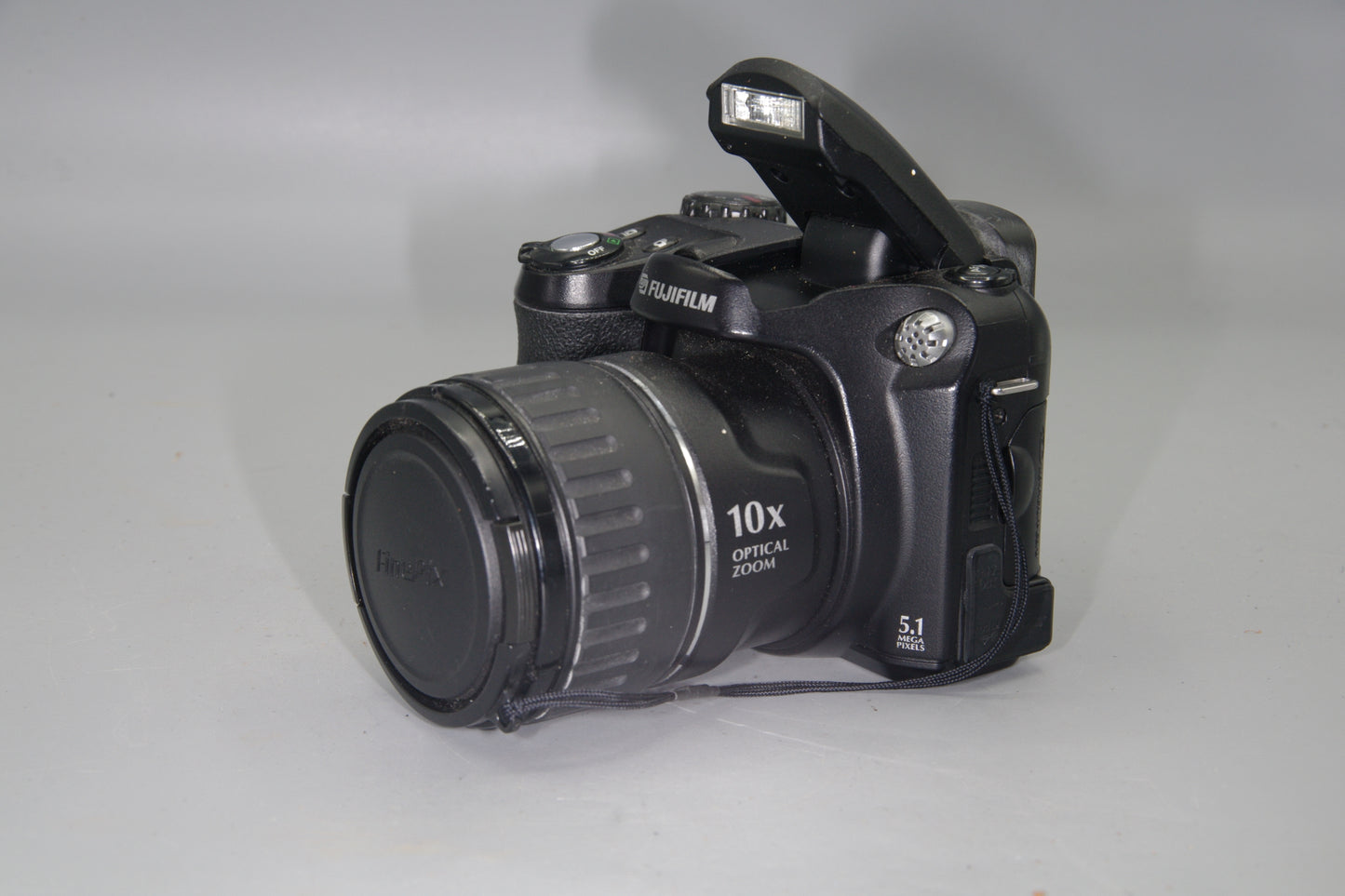 Fujifilm FinePix S5600 5.1MP Digital Camera 10x Zoom AA Battery Powered
