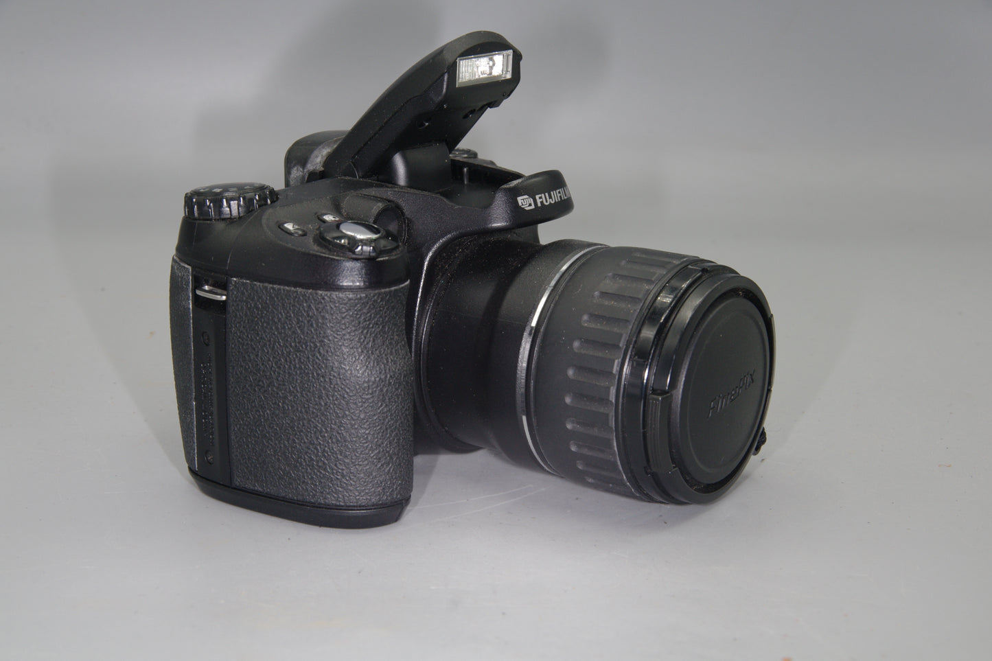 Fujifilm FinePix S5600 5.1MP Digital Camera 10x Zoom AA Battery Powered