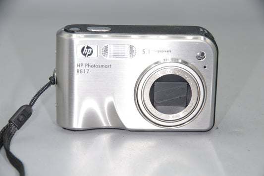 HP Photosmart R817 5.1MP Digital Compact Camera AA  Tested Working