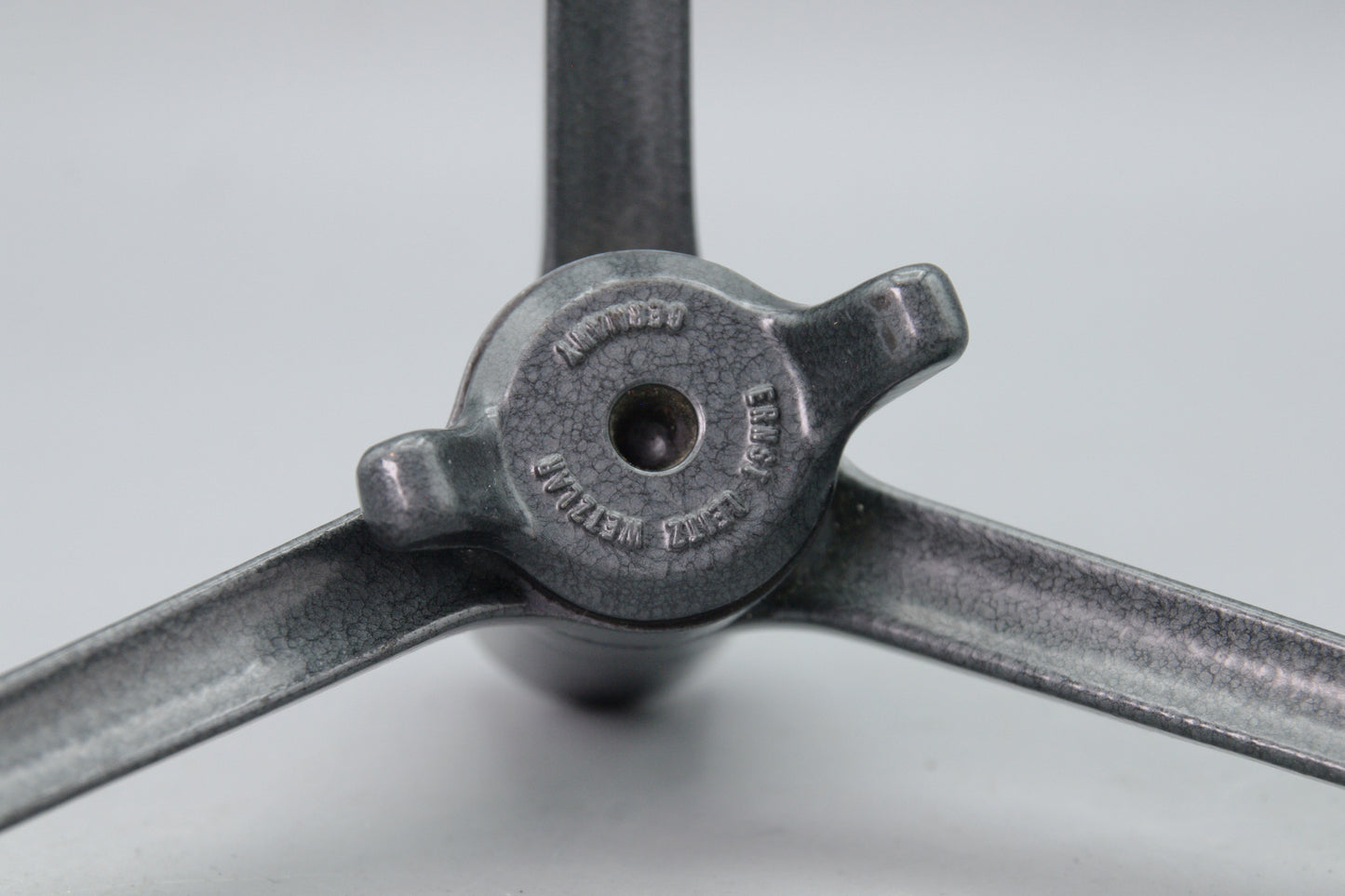 Leitz 14100 TOOUG Tabletop Tripod – Leica Table Tripod – VGC
