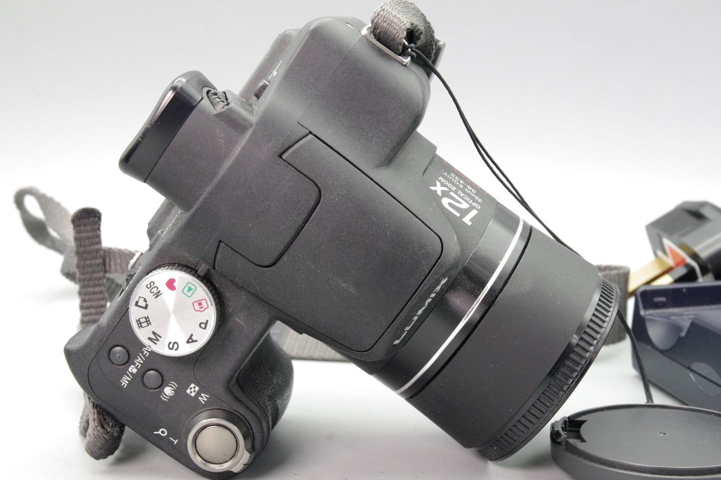 Panasonic Lumix DMC‑FZ8 – 12x Zoom – Charger, Battery, Hood – Excellent