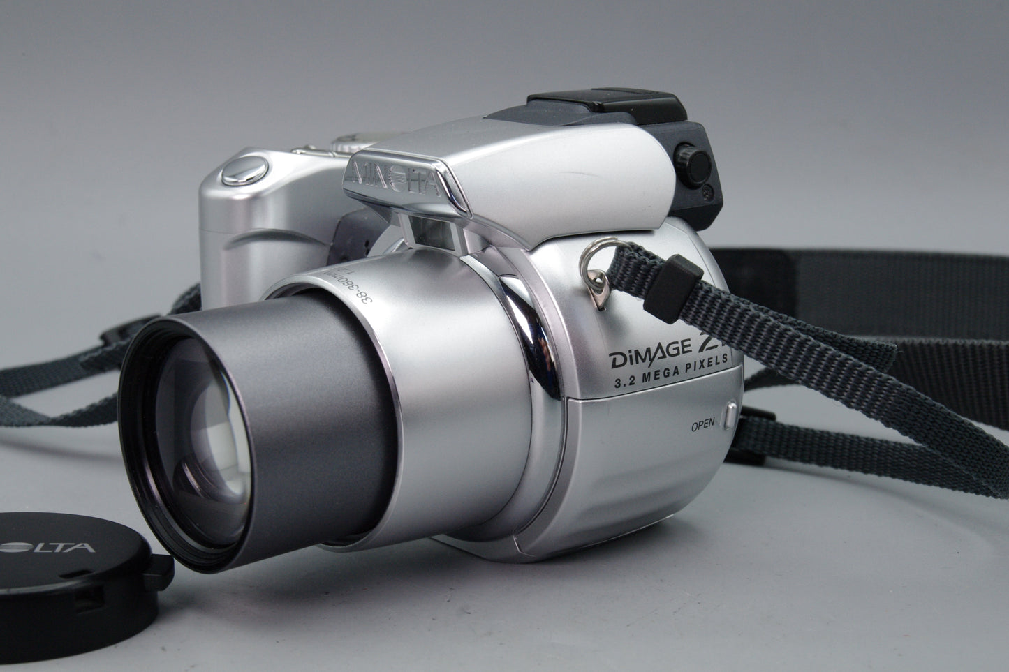 Minolta Dimage Z1 3.2MP 10x Zoom Digital Bridge Camera – Excellent Condition