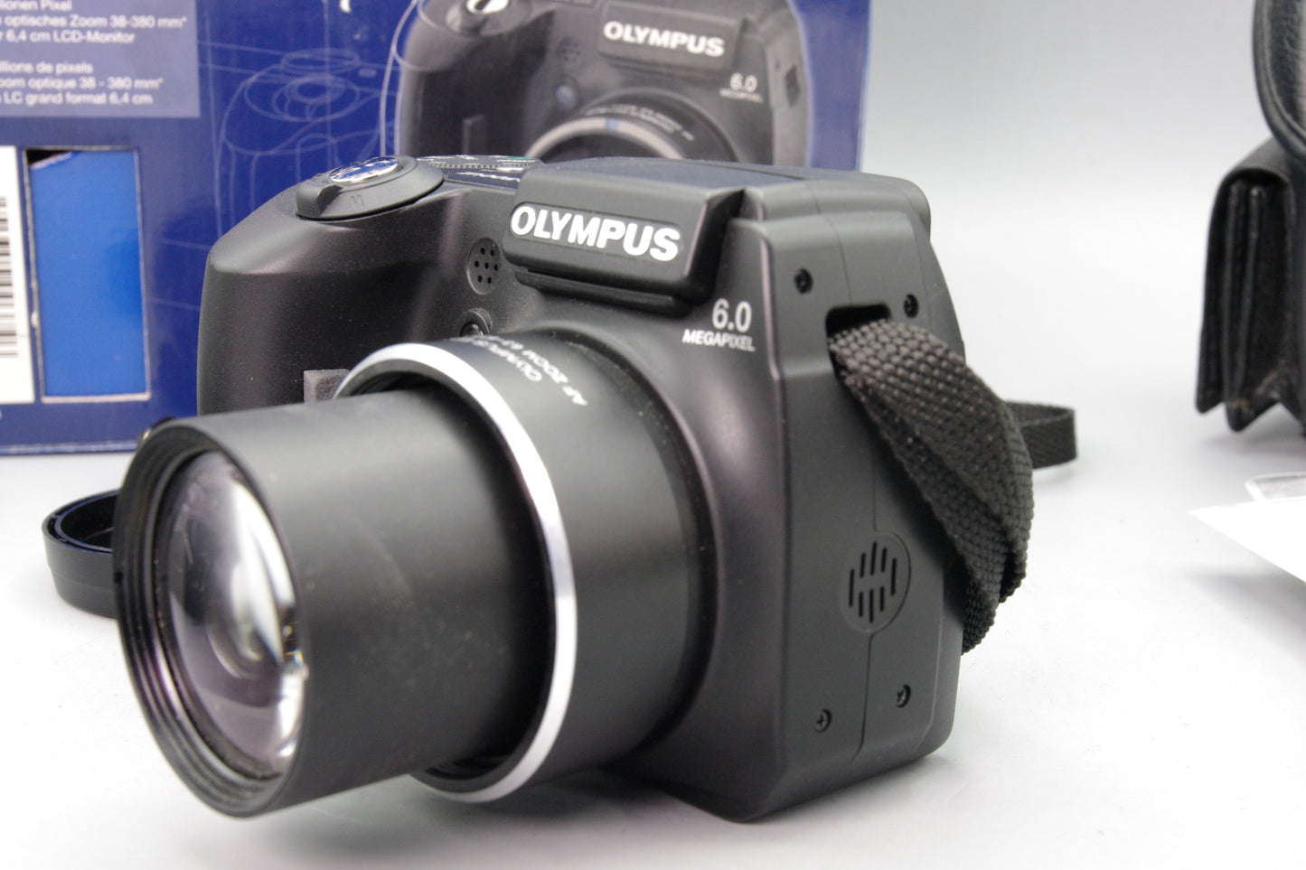 Olympus SP‑500UZ 6MP Bridge Camera – Boxed, Leather Case – Excellent