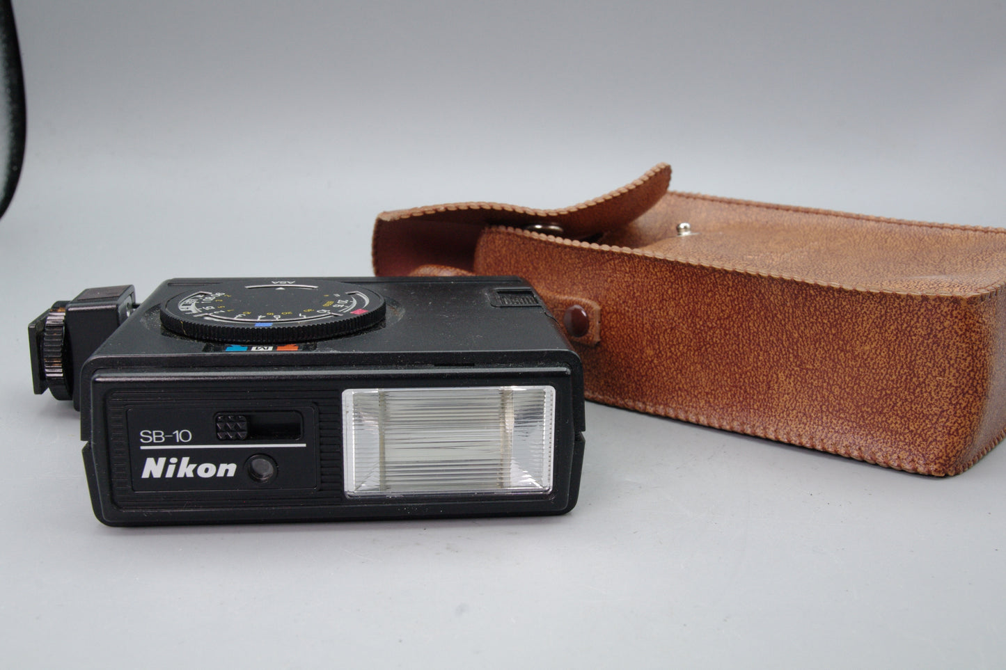 Nikon Speedlight SB‑10 Flash Unit – Fully Working – With Case – Very Good