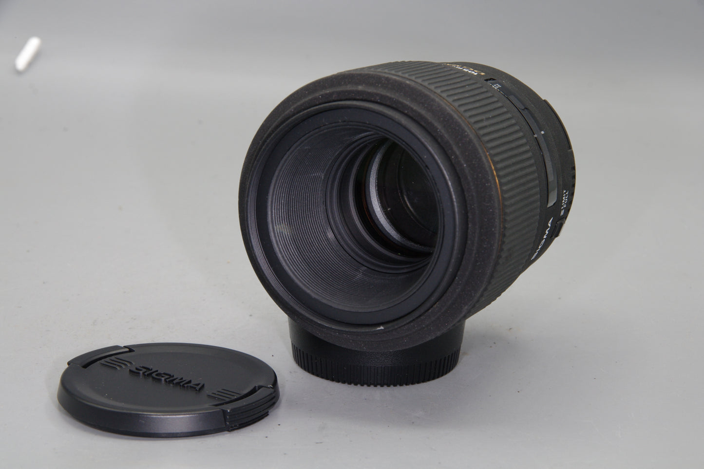 Sigma 105mm f/2.8 DG Macro Lens – Nikon F Mount Prime with Caps