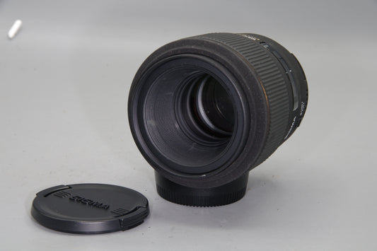 Sigma 105mm f/2.8 DG Macro Lens – Nikon F Mount Prime with Caps