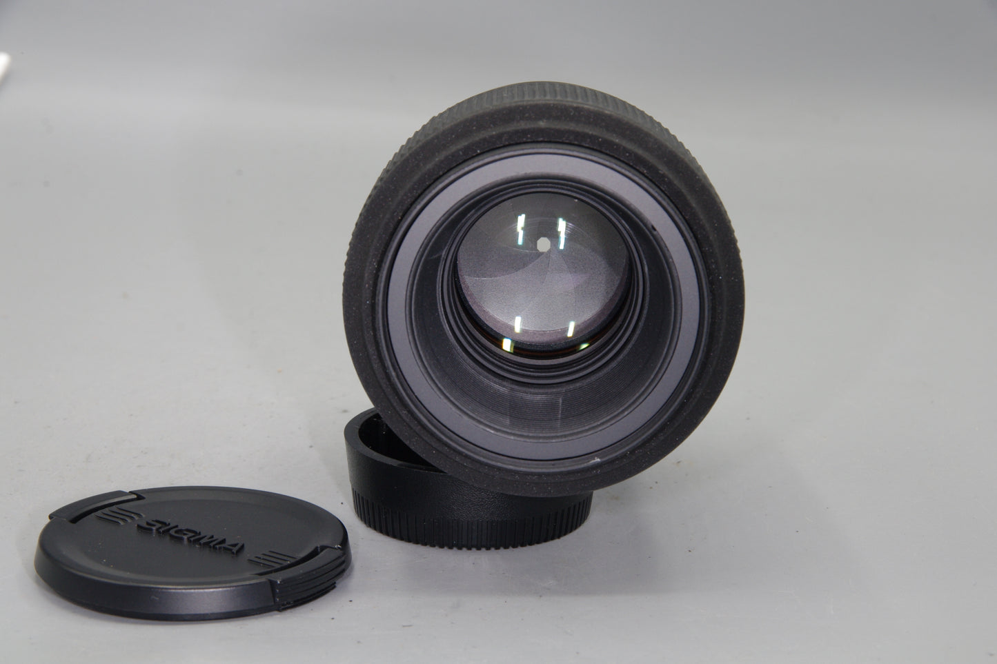 Sigma 105mm f/2.8 DG Macro Lens – Nikon F Mount Prime with Caps