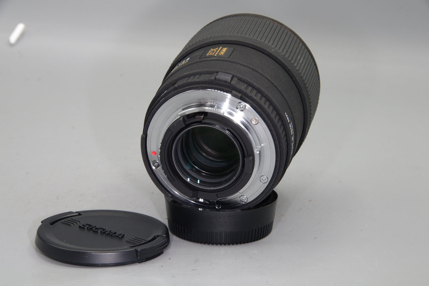 Sigma 105mm f/2.8 DG Macro Lens – Nikon F Mount Prime with Caps