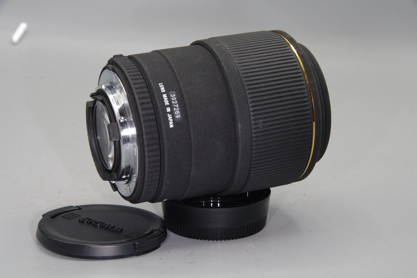 Sigma 105mm f/2.8 DG Macro Lens – Nikon F Mount Prime with Caps