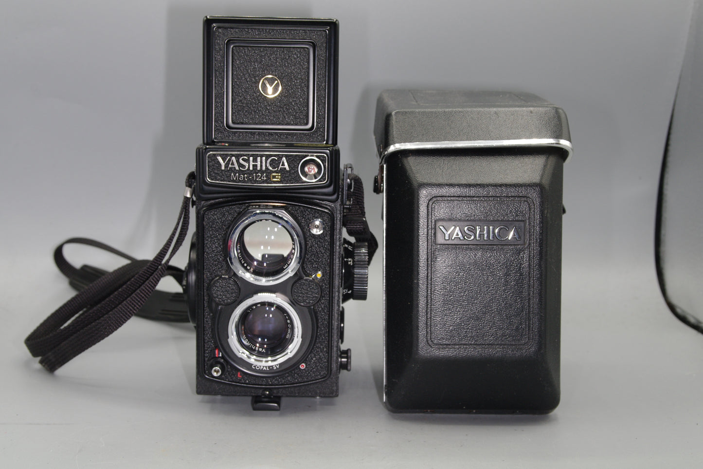 Yashica-Mat 124G TLR with 80mm F/3.5 Lens and Case - Excellent