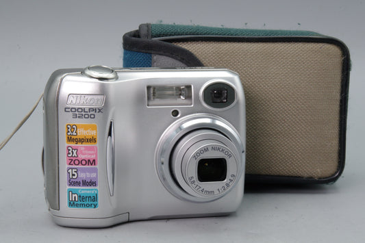 Nikon Coolpix E3200 Digital Camera – 3.2MP Compact – Tested – Very Good
