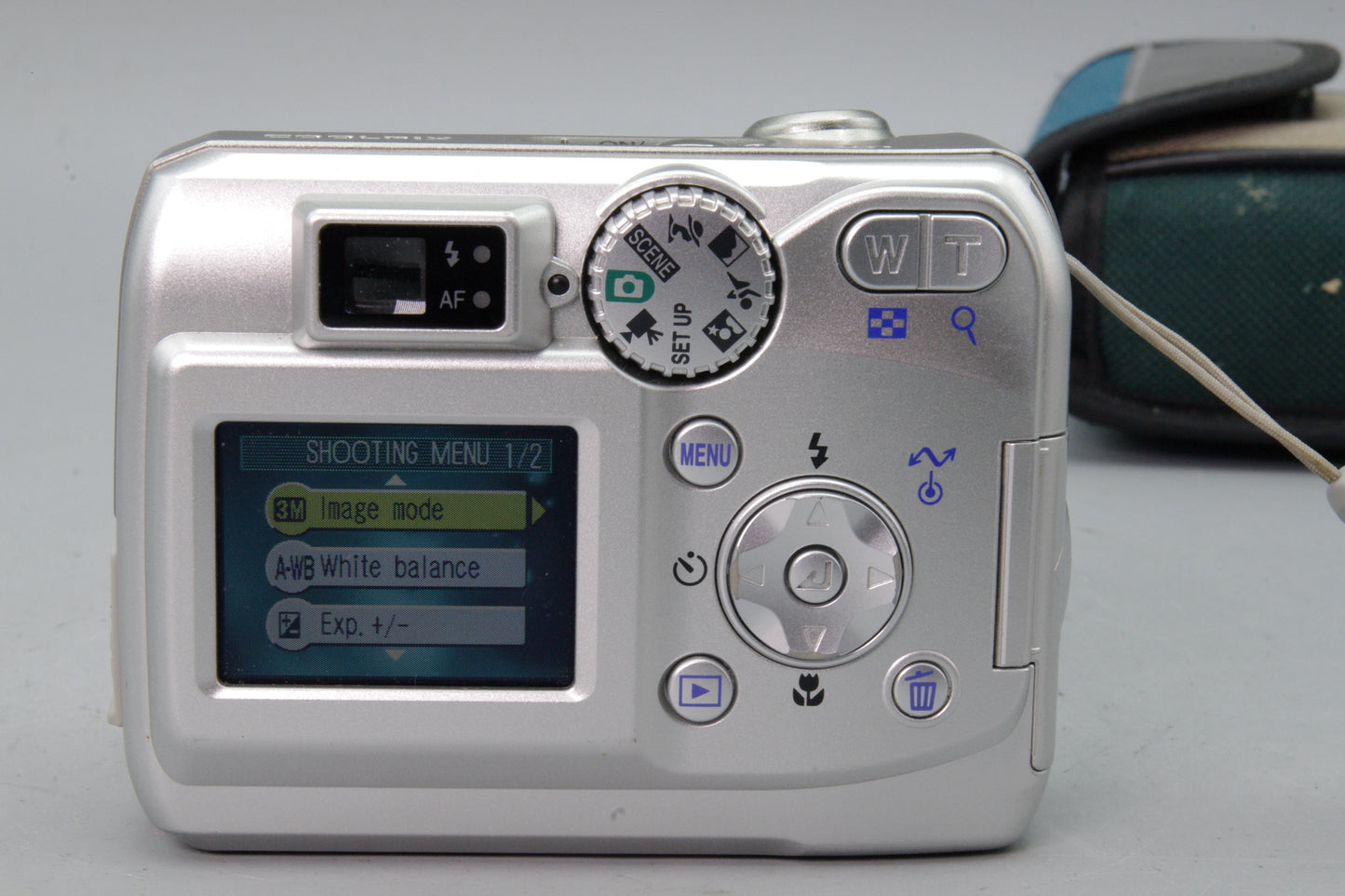 Nikon Coolpix E3200 Digital Camera – 3.2MP Compact – Tested – Very Good