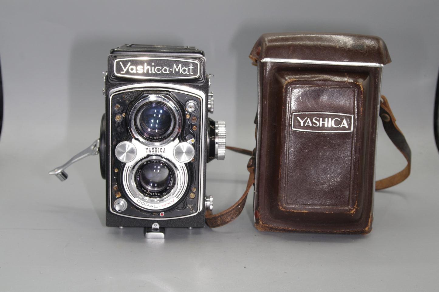 Yashica-Mat MT TLR with 80mm F/3.5 Lens and Case