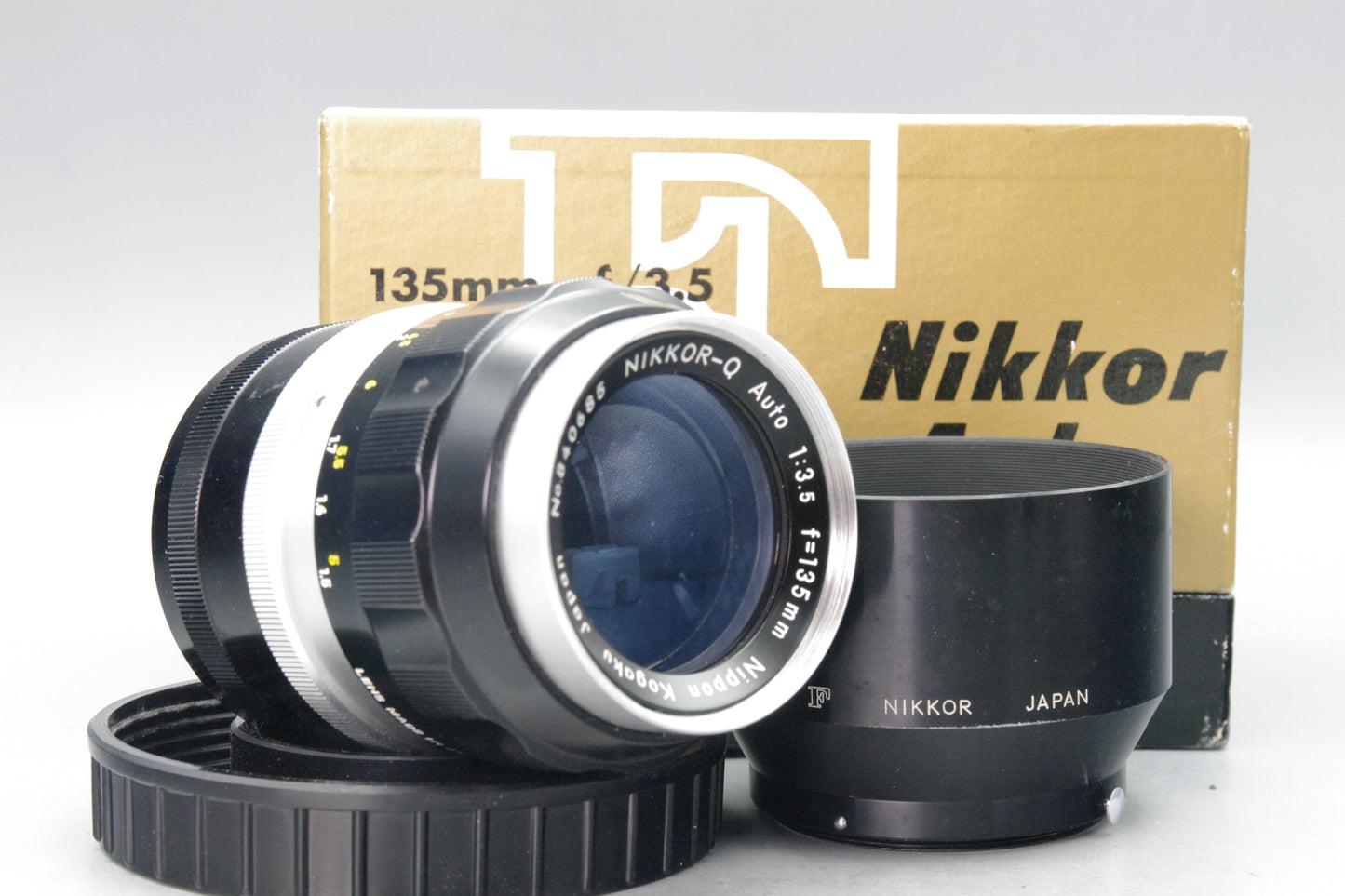 Nikon Nikkor‑Q Auto 135mm f/3.5 Pre‑AI Telephoto Lens – Boxed Nr Mint Hood