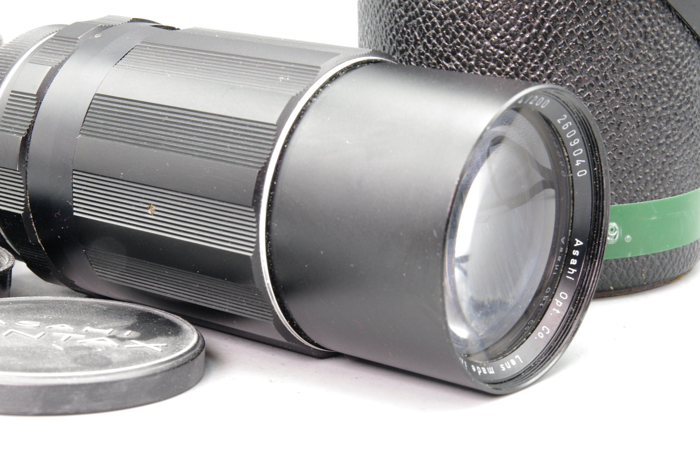 Asahi Super‑Takumar 200mm f/4 Lens – M42 Mount – Case & Hood – Very Good