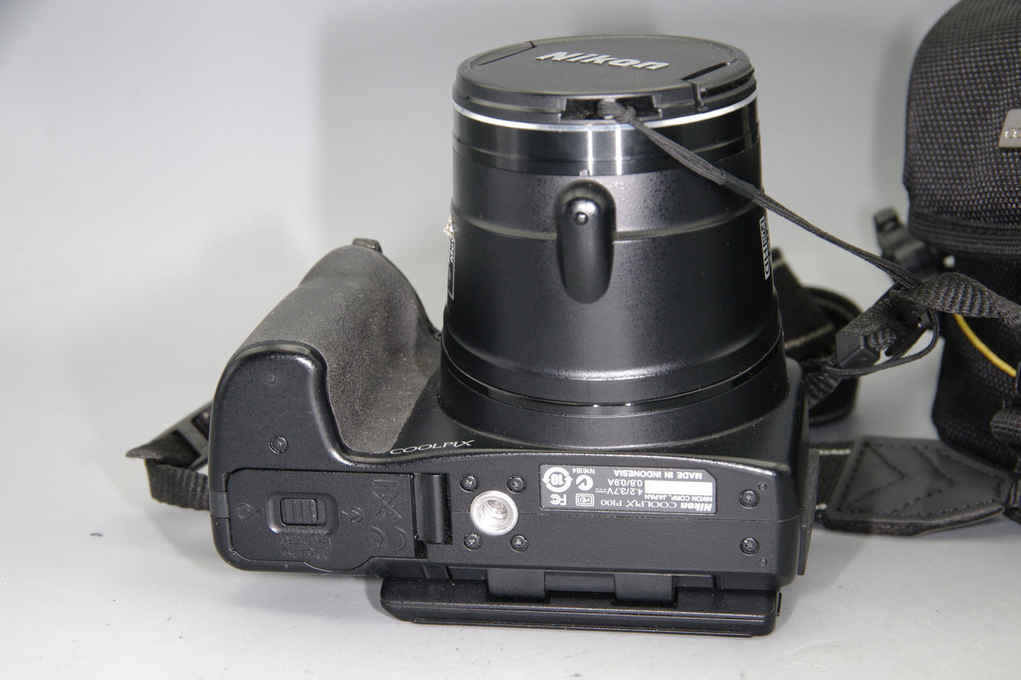 Nikon Coolpix P100 Digital Camera with Battery and Case