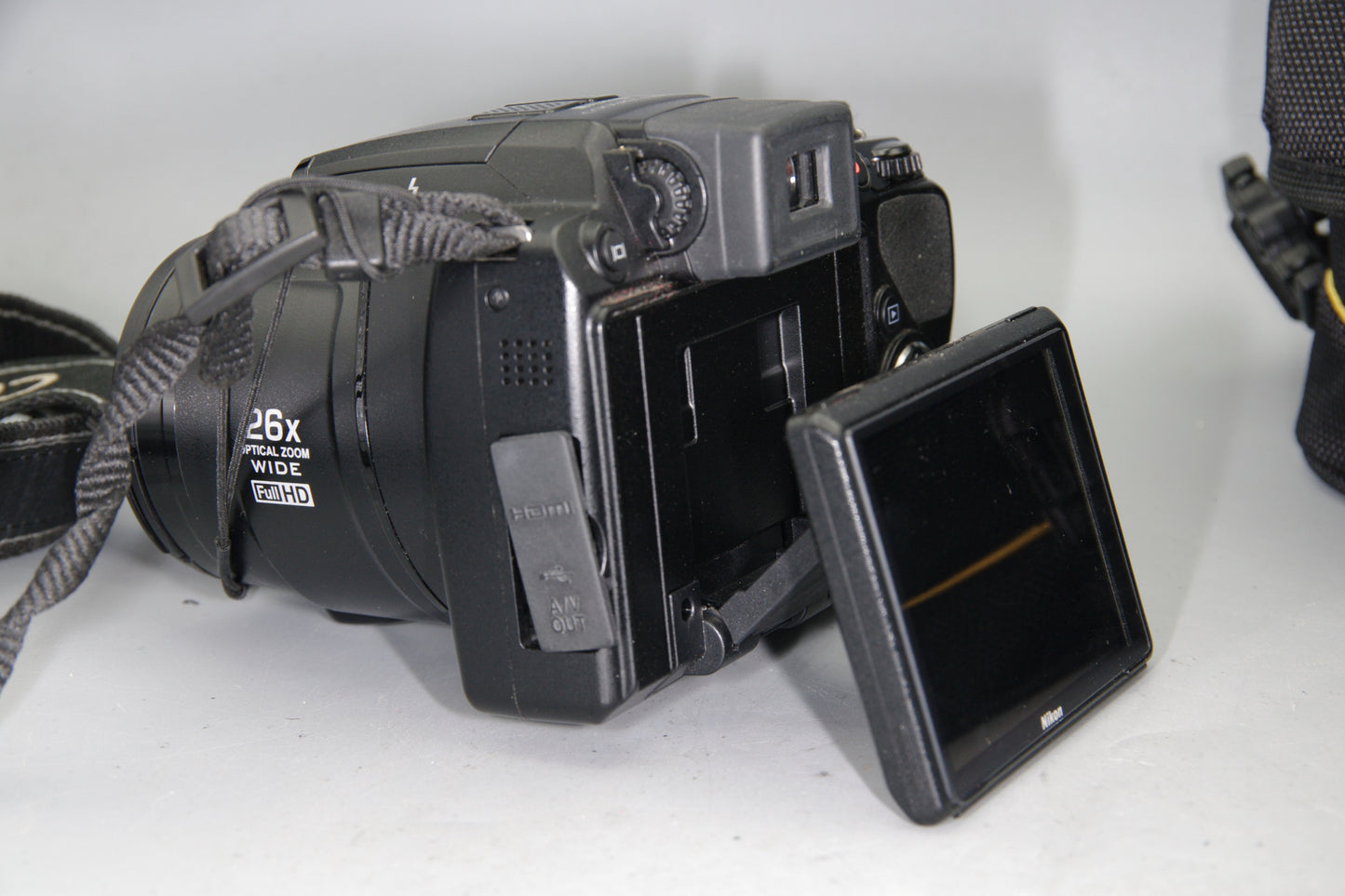 Nikon Coolpix P100 Digital Camera with Battery and Case