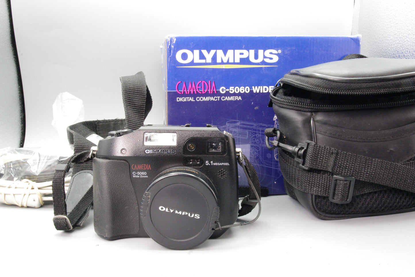 Olympus Camedia C‑5060 Wide Zoom – Boxed – Case, Cables & Instructions – VGC