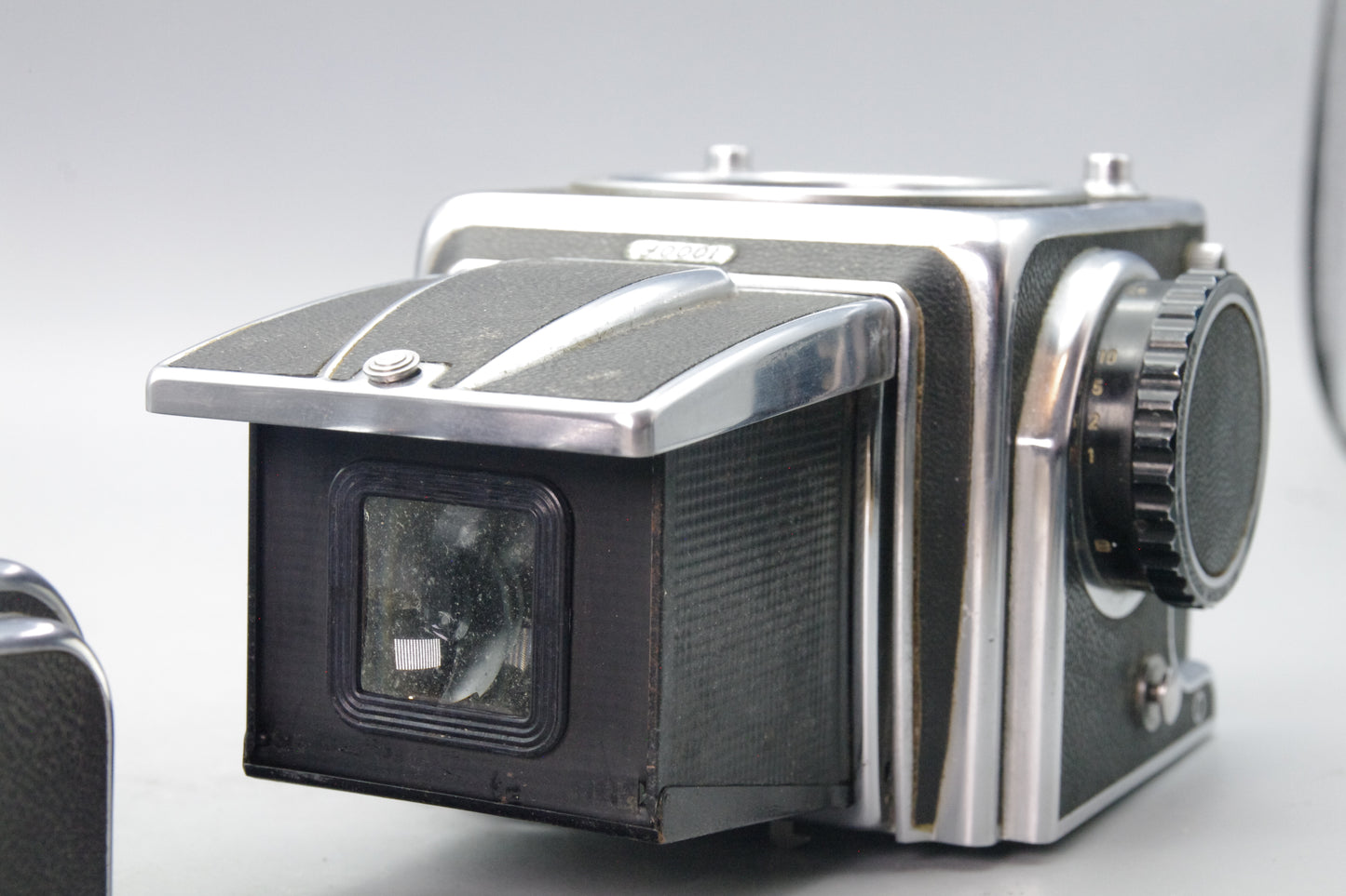 Hasselblad 1000F Camera – C16 Back – Waist Level Finder – Tested – VGC