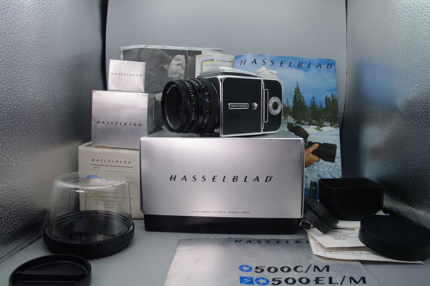Hasselblad 500C/M Kit – Planar 80mm, A12 Matching Serials, WLF, Boxes – Near Mint