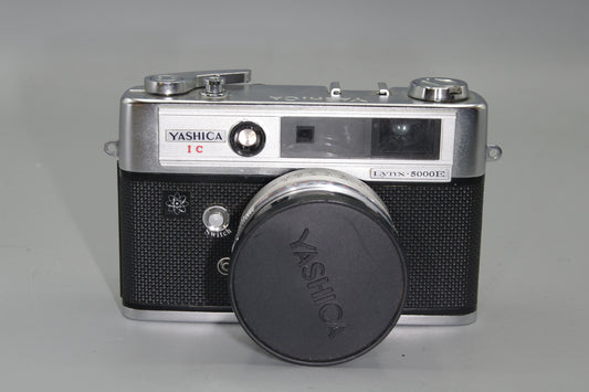 Yashica IC Lynx 5000E 35mm Camera with 45mm F/1.8 Lens and cap