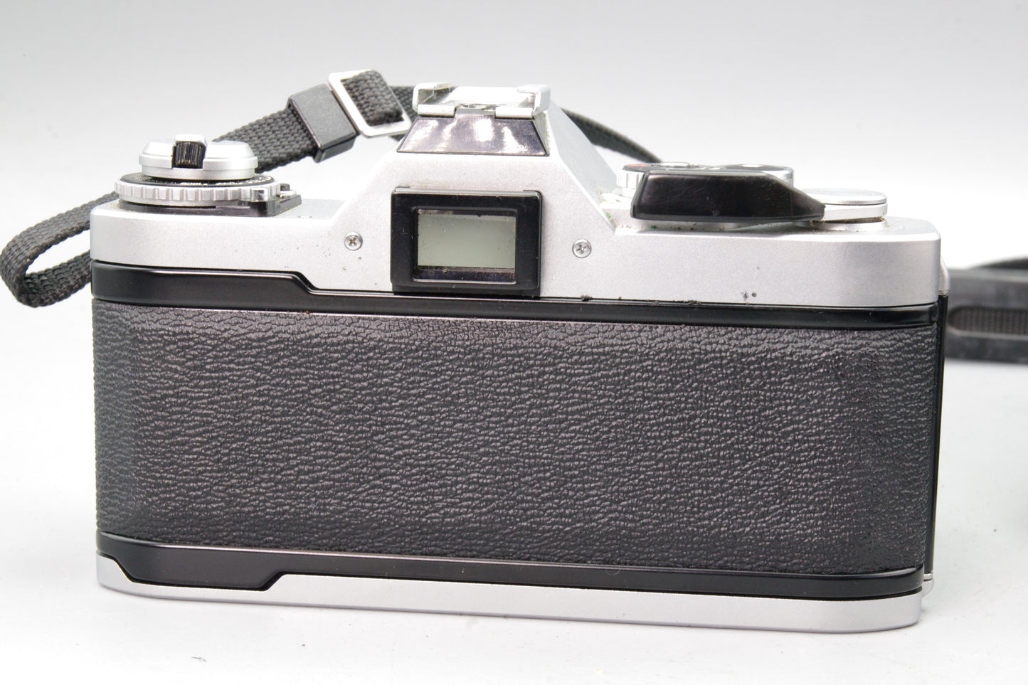 Canon AV-1 + FD 50mm f/1.8 Lens – Excellent Tested 35mm Film SLR + New Batteries