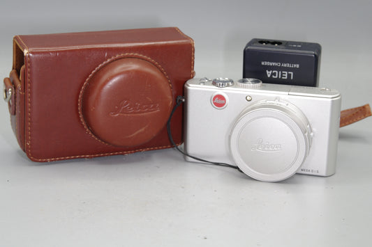 Leica D-Lux 2 12.1MP 24X Digital Compact Camera